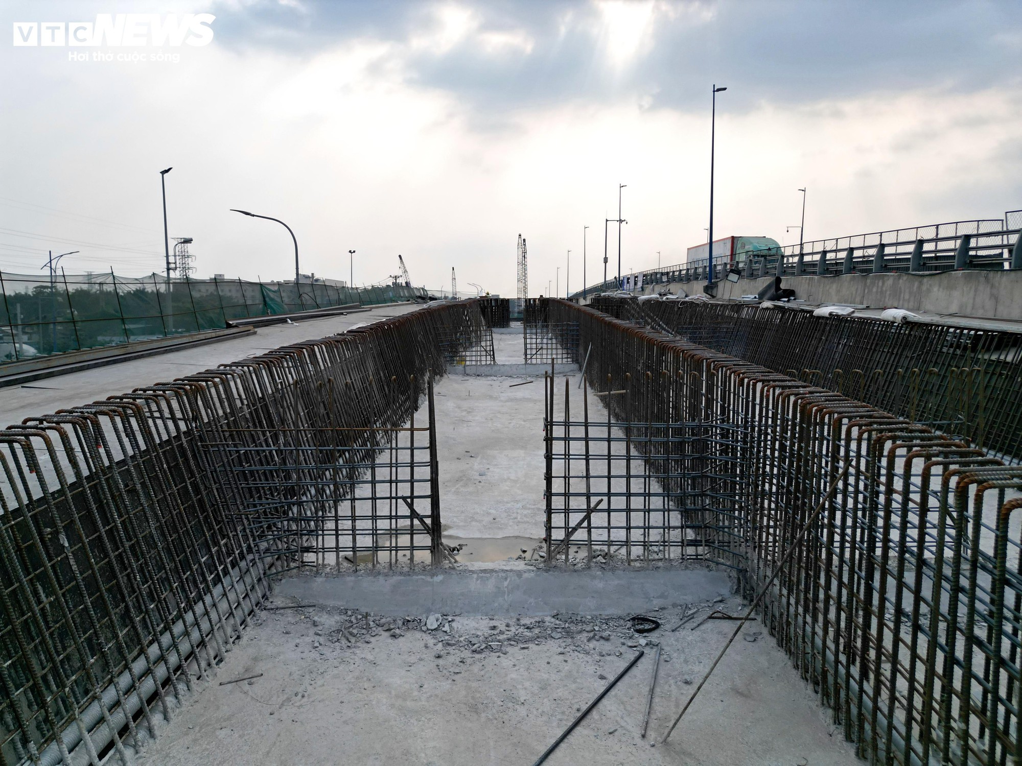 Nút giao kẹt xe bậc nhất TP.HCM tăng tốc thi công sau nhiều lần chậm tiến độ - Ảnh 15