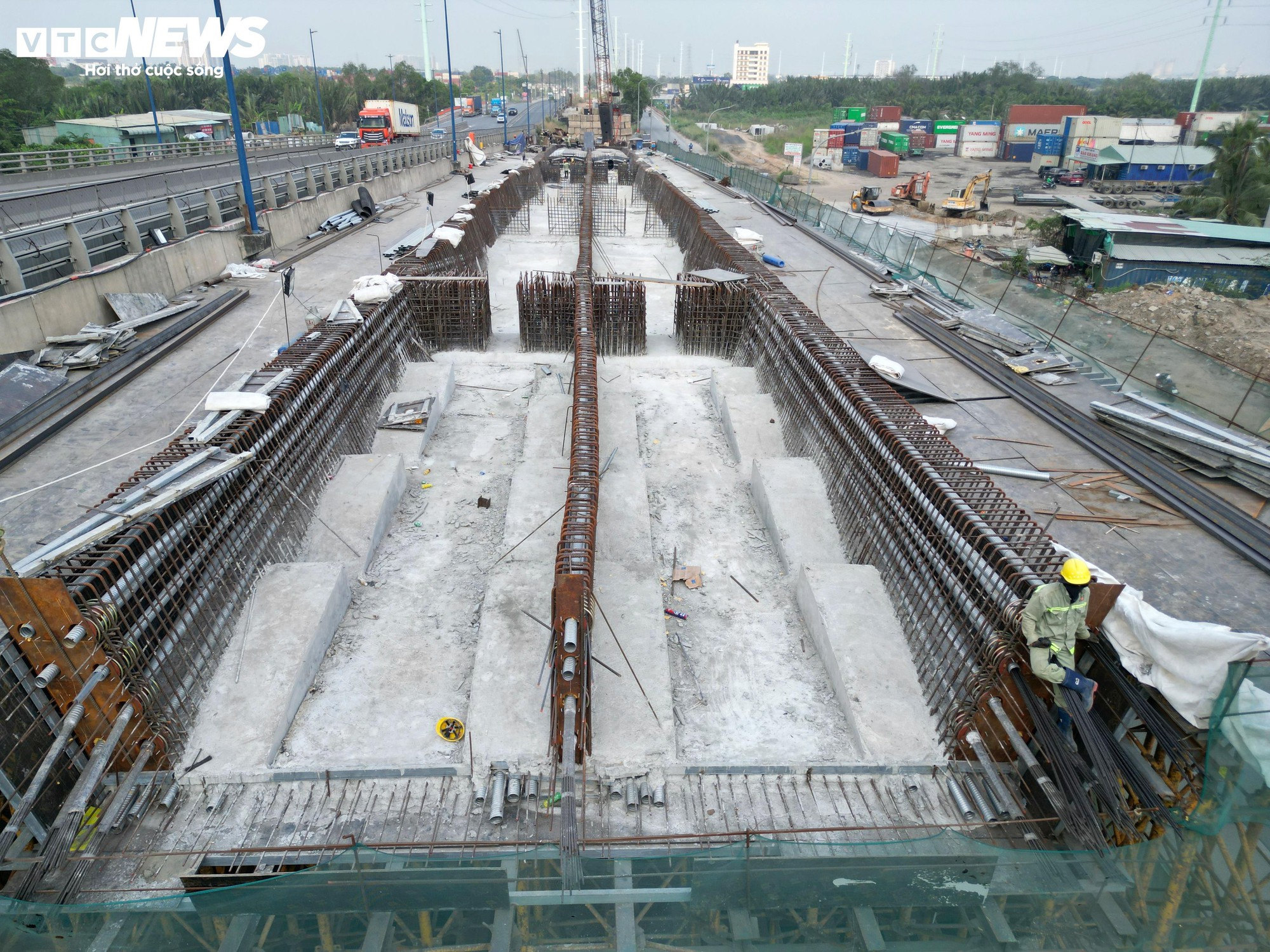 Nút giao kẹt xe bậc nhất TP.HCM tăng tốc thi công sau nhiều lần chậm tiến độ - Ảnh 8