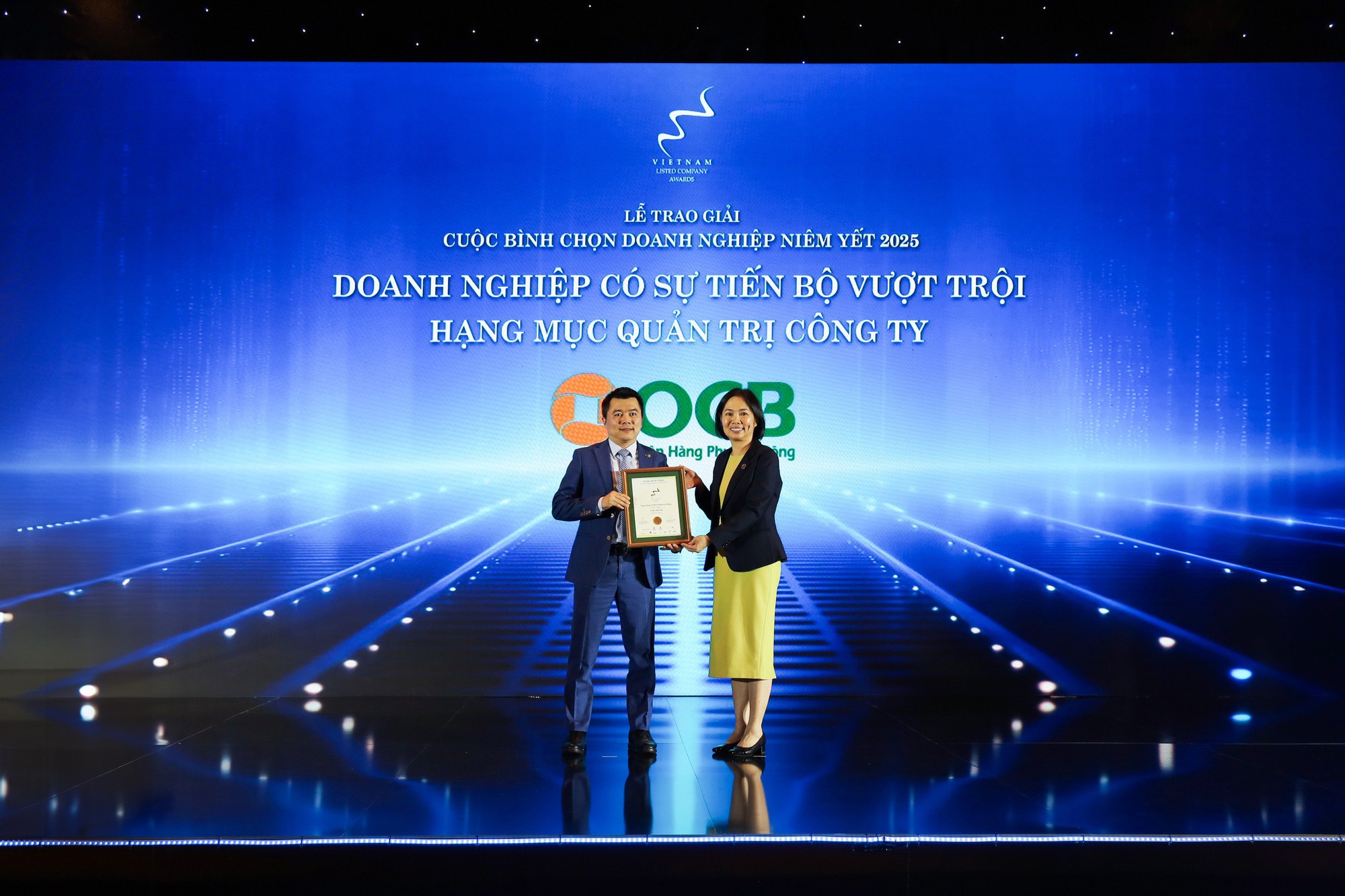 OCB nhận cú đúp giải thưởng Quản trị công ty và Top 10 Doanh nghiệp Bền vững - Ảnh 1