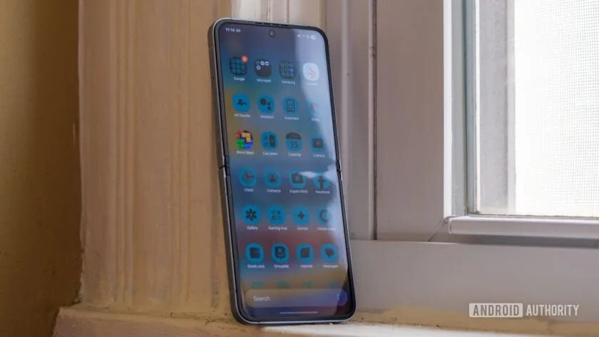 Khen thì lắm mà chê cũng nhiều, vậy tại sao ra cửa hàng "cứ 3 người lại có 1 người" mua điện thoại Samsung? - Ảnh 5