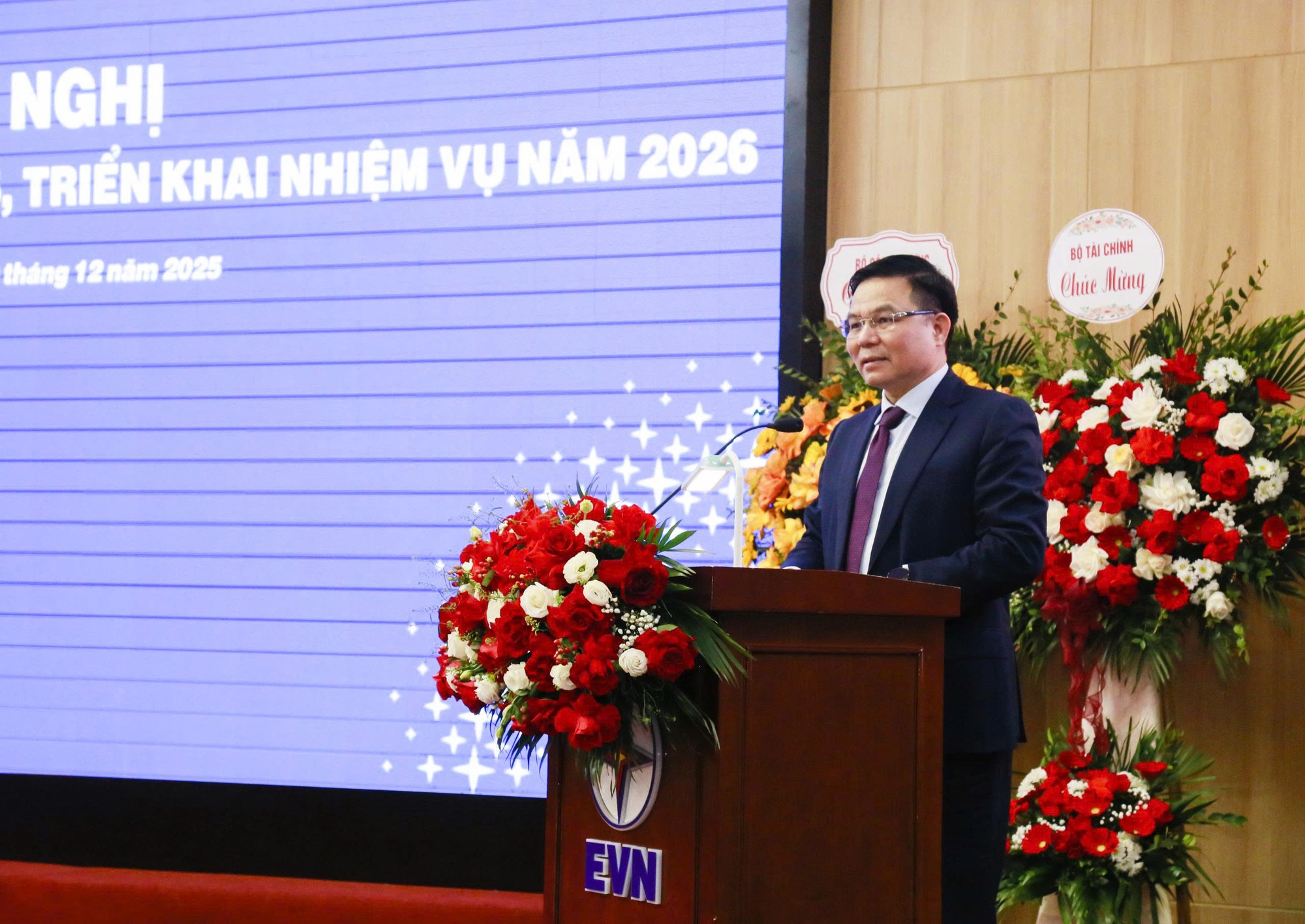 Quyền Bộ trưởng Bộ Công Thương: Báo cáo tài chính của EVN phải tốt lên, hết lỗ luỹ kế - Ảnh 1