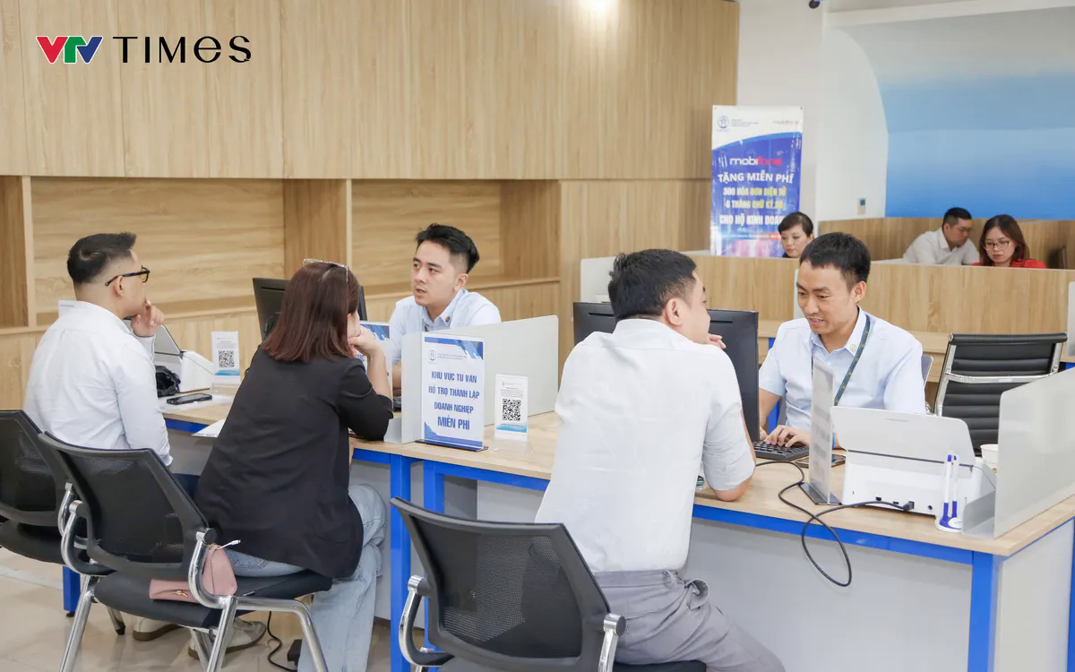 Thủ tướng yêu cầu hoàn thành 100% thủ tục doanh nghiệp trực tuyến trong năm 2025 - Ảnh 1