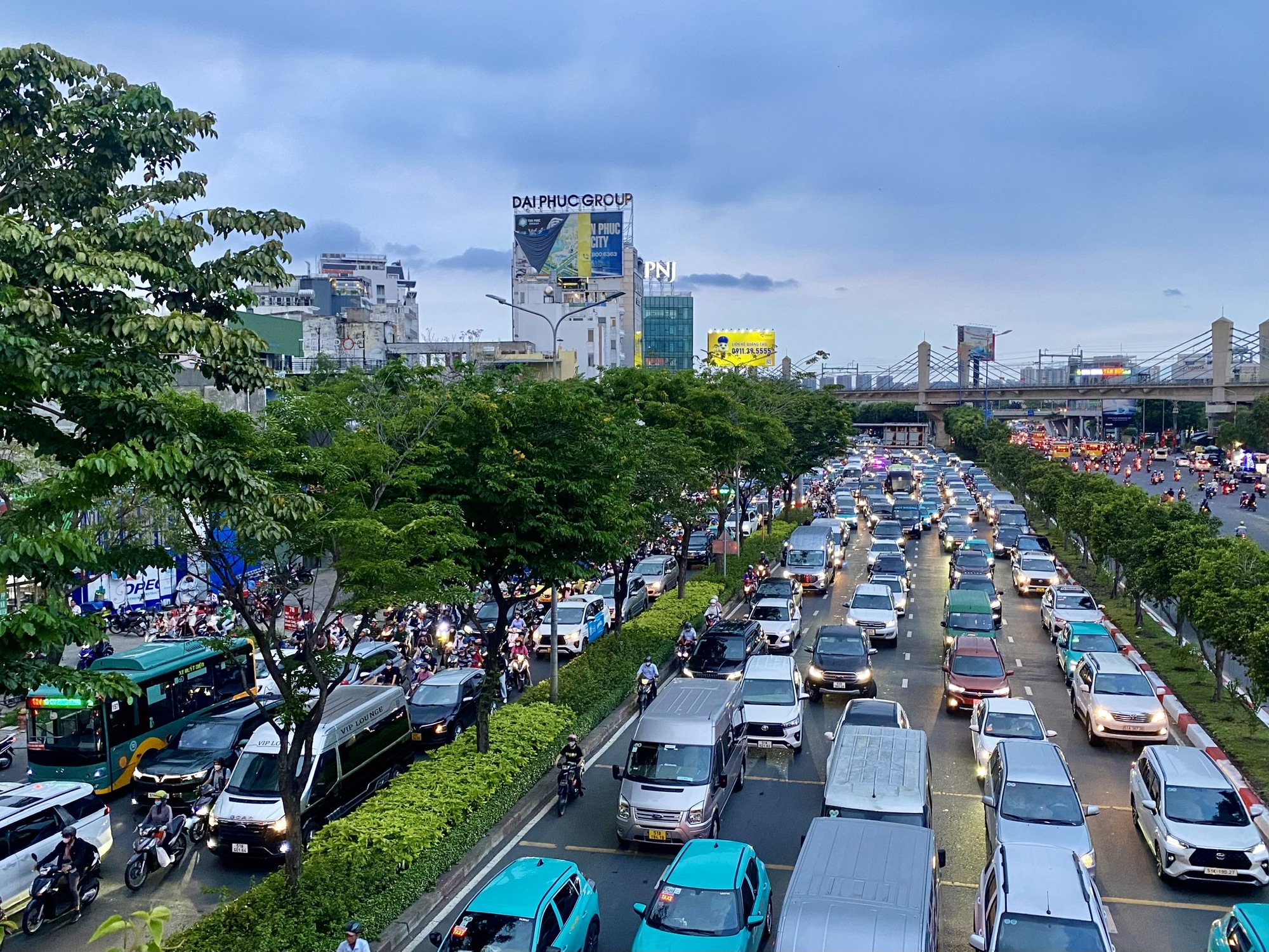 TPHCM: Taxi điện "áp đảo" - Ảnh 1