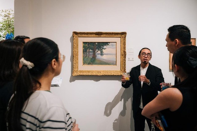 Triển lãm nghệ thuật do Standard Chartered tổ chức thu hút khách hàng ưu tiên - Ảnh 1