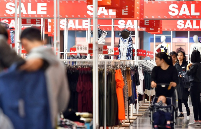 Mua sắm thông minh cuối năm: Quẹt thẻ hoàn tiền, vay tiêu dùng sắm Tết - Ảnh 1