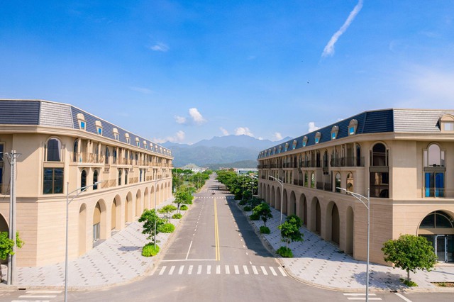 SDN & Regal Group hoàn tất sổ đỏ bàn giao khách hàng dự án Dragon City Park - Ảnh 1