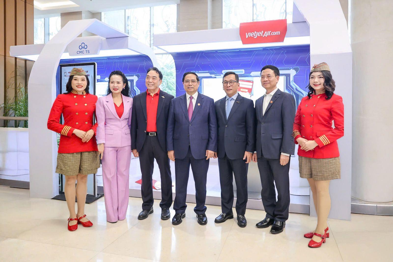 Vietjet nhận Bằng khen của Thủ tướng Chính phủ với thành tích triển khai ứng dụng sinh trắc học trong làm thủ tục bay toàn trình - Ảnh 1
