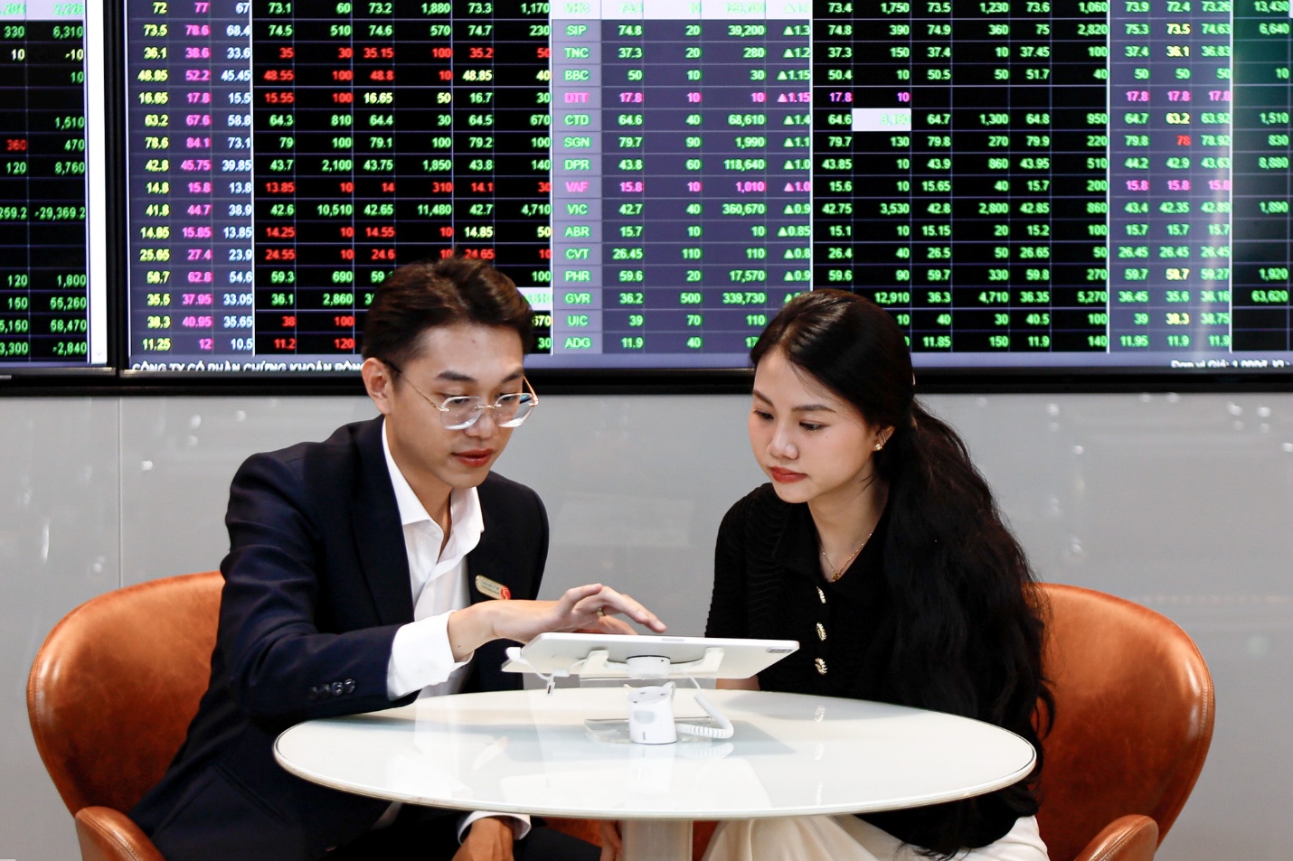 Chứng khoán Rồng Việt kỷ niệm 19 năm “Vững bền giá trị - Vững chắc tương lai” - Ảnh 1