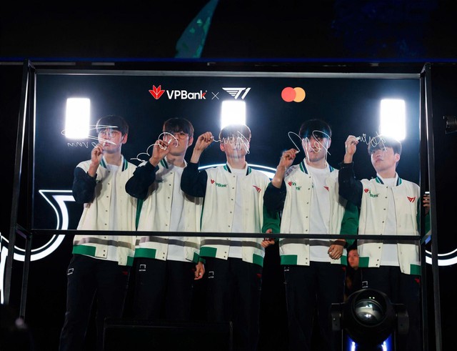 Lần đầu tiên VPBank “chơi lớn”: Ra mắt thẻ độc quyền cho gamer với chữ ký T1 tại Việt Nam - Ảnh 1