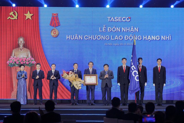 Taseco Group đón nhận Huân chương Lao động hạng Nhì nhân dịp kỷ niệm 20 năm thành lập - Ảnh 1