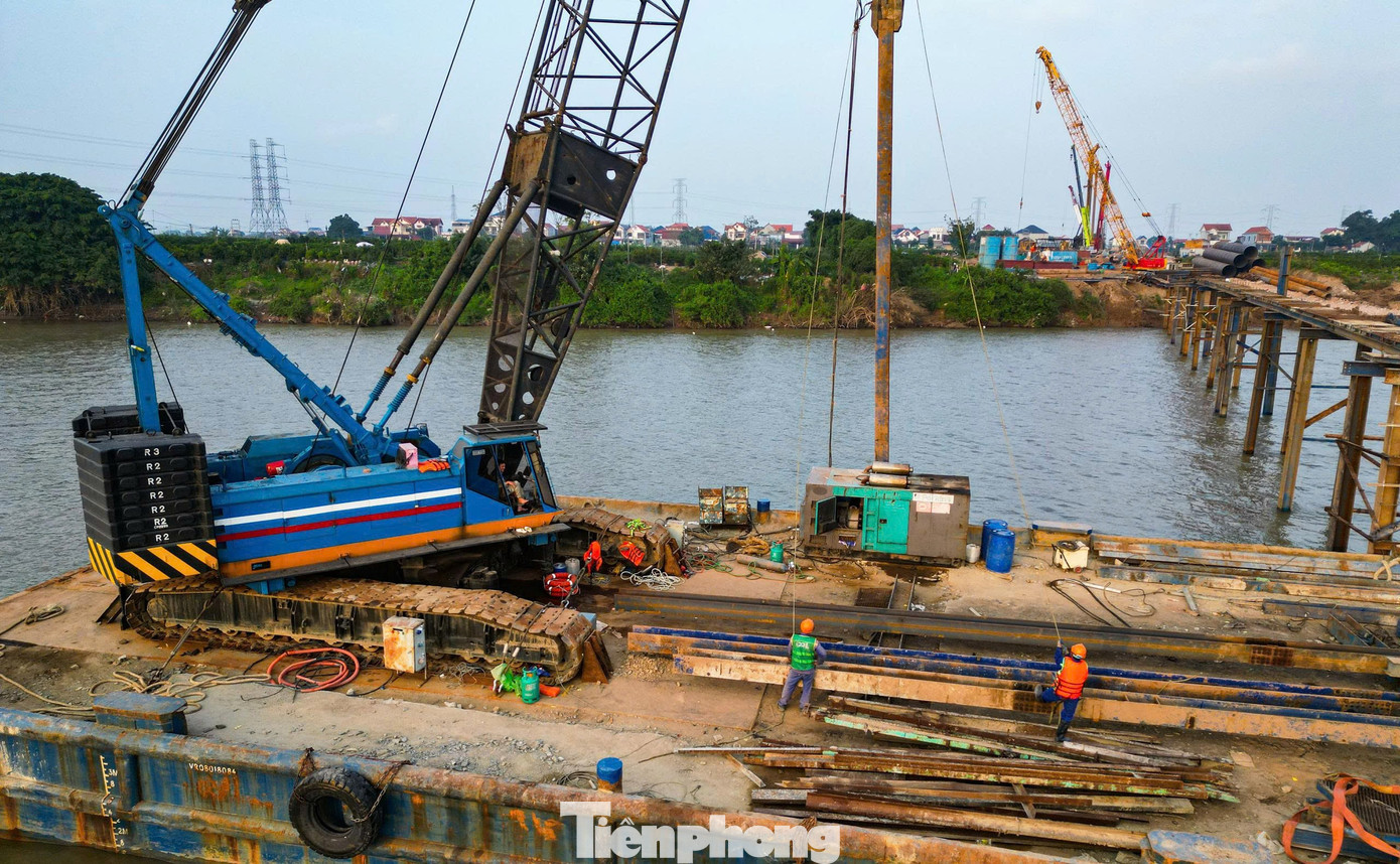 Toàn cảnh công trường thi công cầu Mễ Sở rộng 4 làn xe nối Hà Nội - Hưng Yên. - Ảnh 3