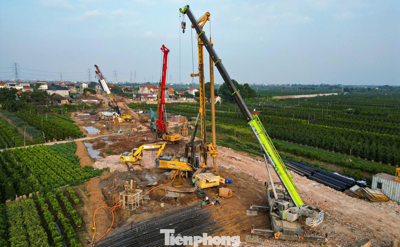 Toàn cảnh công trường thi công cầu Mễ Sở rộng 4 làn xe nối Hà Nội - Hưng Yên. - Ảnh 4