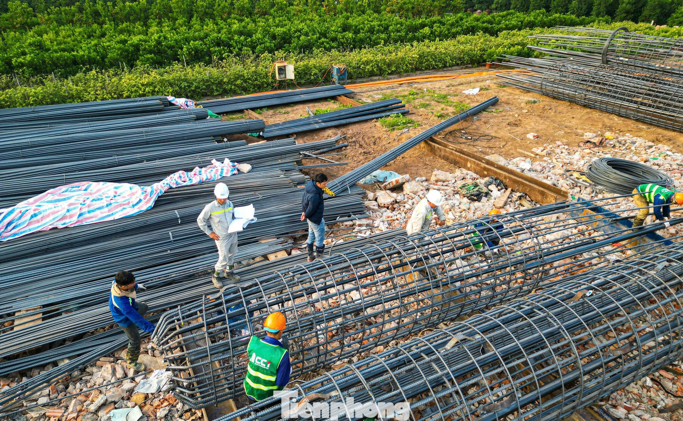 Toàn cảnh công trường thi công cầu Mễ Sở rộng 4 làn xe nối Hà Nội - Hưng Yên. - Ảnh 5