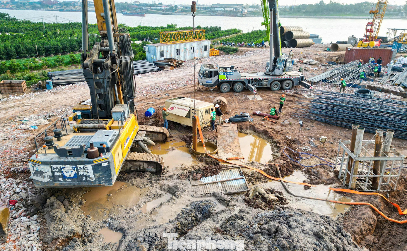 Toàn cảnh công trường thi công cầu Mễ Sở rộng 4 làn xe nối Hà Nội - Hưng Yên. - Ảnh 6