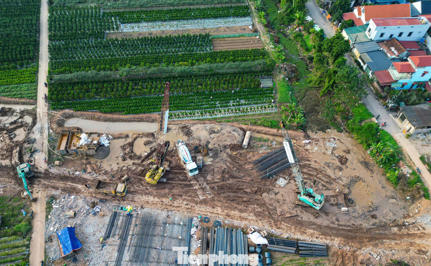 Toàn cảnh công trường thi công cầu Mễ Sở rộng 4 làn xe nối Hà Nội - Hưng Yên. - Ảnh 7