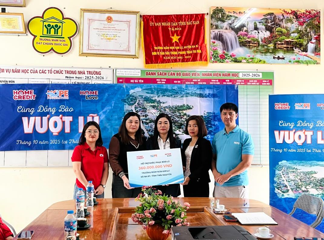 Home Credit lọt top 10 Doanh nghiệp Bền vững lĩnh vực Thương mại - Dịch vụ - Ảnh 2