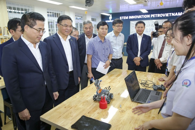 Phòng STEM Quảng Ngãi góp phần nuôi dưỡng tinh thần đổi mới sáng tạo cho học sinh - Ảnh 2