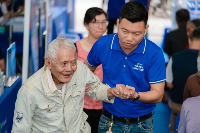 Long Châu và Hòa Minzy kể câu chuyện sức khỏe Việt bằng âm nhạc - Ảnh 3