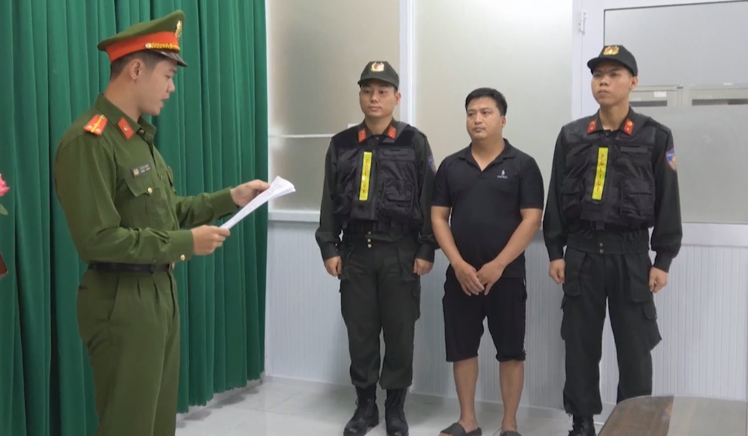 Kiểm tra hành chính 1 cơ sở, công an triệt phá đường dây sản xuất thịt bò giả từ thịt lợn, phân phối 600 kg mỗi ngày đến 75 quán ăn khắp thành phố - Ảnh 2