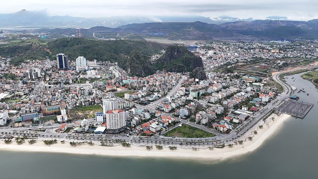 Tiếp giáp khu đô thị hơn 8.000 tỷ của FLC, Quảng Ninh sắp đấu giá khu đất "vàng" với giá khởi điểm hơn 950 tỷ đồng - Ảnh 1