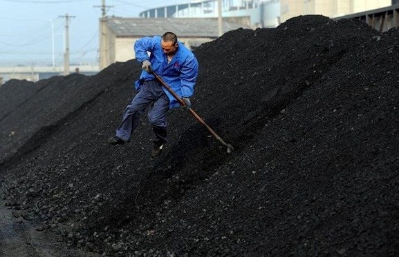 Cơn sốt 'vàng đen' trở lại sau 4 năm chạm đáy: 2 quốc gia chủ chốt BRICS tranh thủ gom hàng giữa lúc rét đậm, giá phục hồi mạnh - Ảnh 1