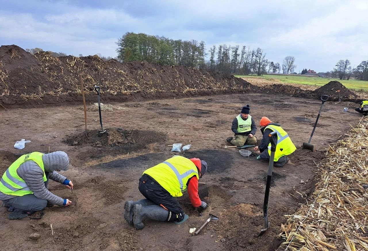 Phát hiện kho báu 7.000 năm tuổi khi đang xây sân bay mới, chuyên gia lập tức yêu cầu phong tỏa hiện trường - Ảnh 1