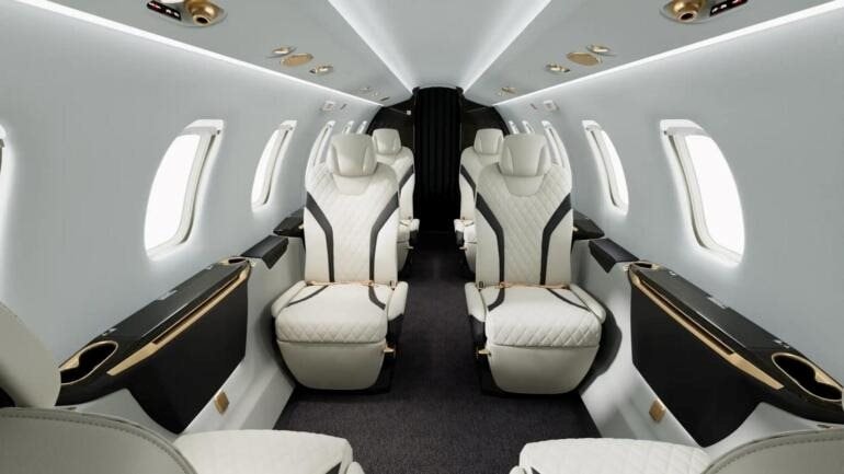 Quên Bitcoin đi: Nếu bỏ 10.000 USD mua cổ phiếu Nvidia đợt IPO, giờ bạn có thể mua 1 chiếc máy bay riêng của Jeff Bezos, 1 chiếc Bugatti Tourbillon 1.800 HP mà vẫn dư 55 triệu USD trong tài khoản - Ảnh 3