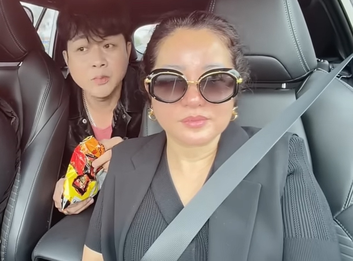 Nam ca sĩ đi Mỹ như đi chợ Bến Thành - Ảnh 1