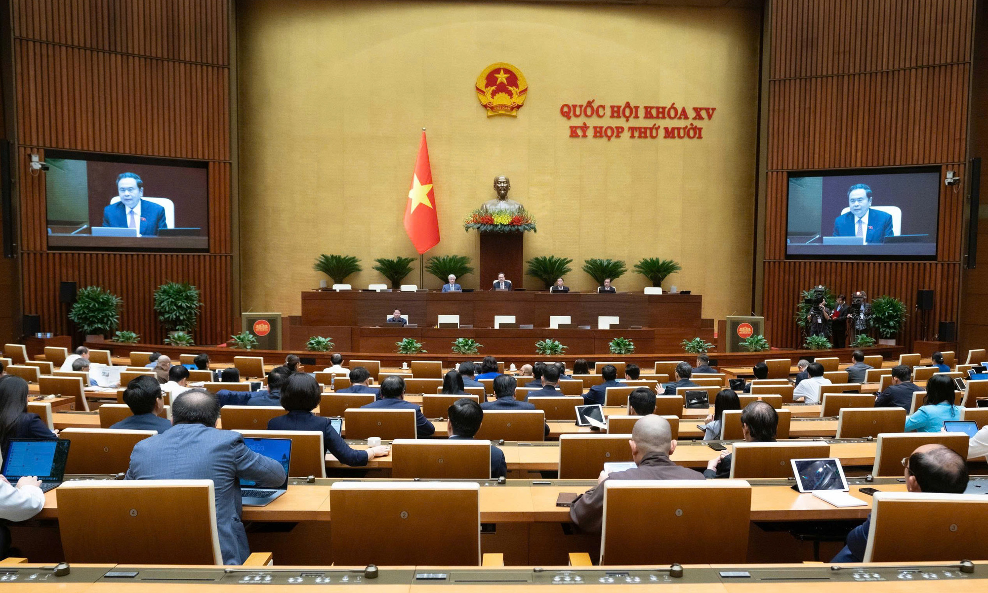 Quốc hội sẽ xem xét sửa đổi, bổ sung cơ chế đặc thù phát triển TP.HCM, Đà Nẵng - Ảnh 1