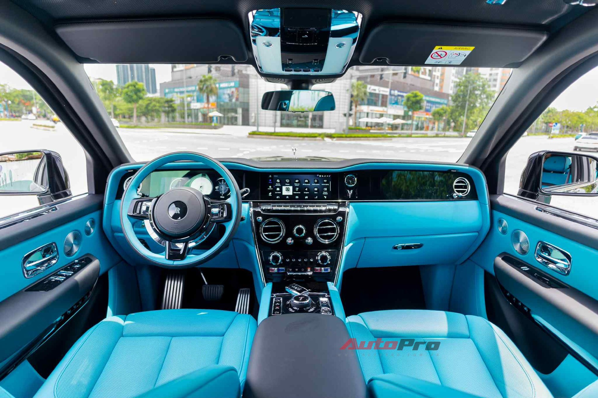 Loạt xe chỉ dành cho đại gia Việt ra mắt năm 2025: Đủ siêu xe đến siêu sang, nhiều mẫu hàng hiếm trên thế giới, có mẫu giá ngang 2 căn penthouse - Ảnh 6