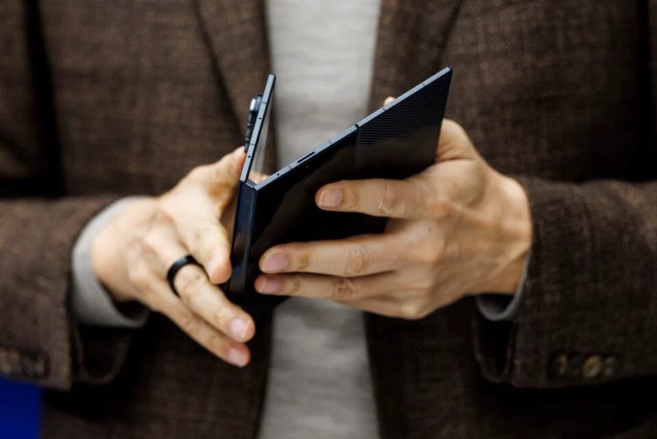 Rút lại những lời chê trước đó, hãy vỗ tay cho mẫu điện thoại "điên rồ" này của Samsung: iPhone thua rồi! - Ảnh 6