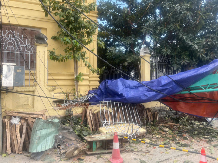 Sập cần cẩu tại dự án The One Tower Đà Nẵng, đè sập tường Bảo tàng Chăm - Ảnh 1