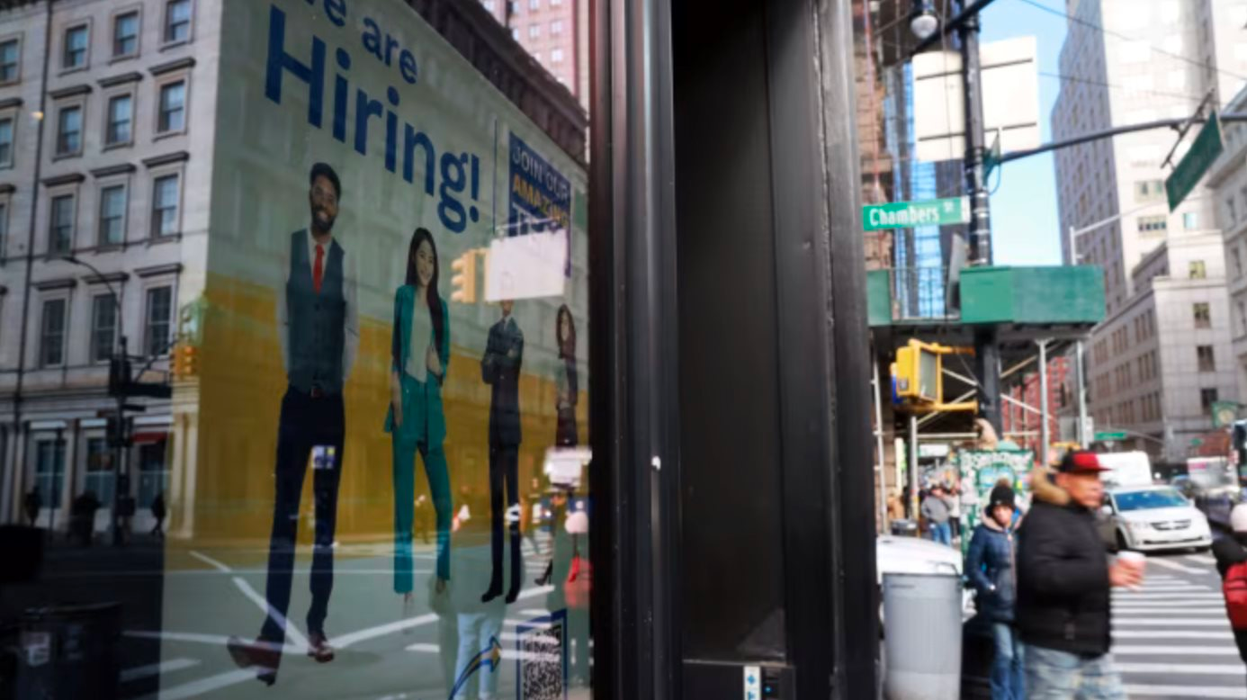 Thị trường lao động tiếp tục suy yếu: Thêm tín hiệu cho thấy Fed nhiều khả năng cắt giảm lãi suất trong cuộc họp tuần sau - Ảnh 1