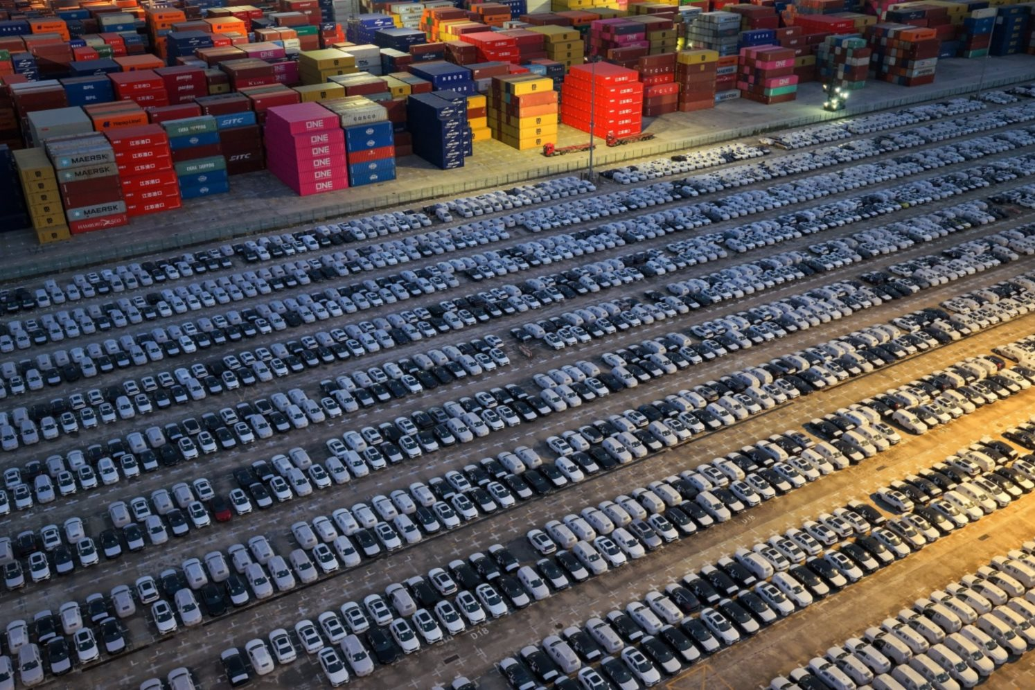 Trung Quốc khiến thế giới 'chao đảo' - Ảnh 1