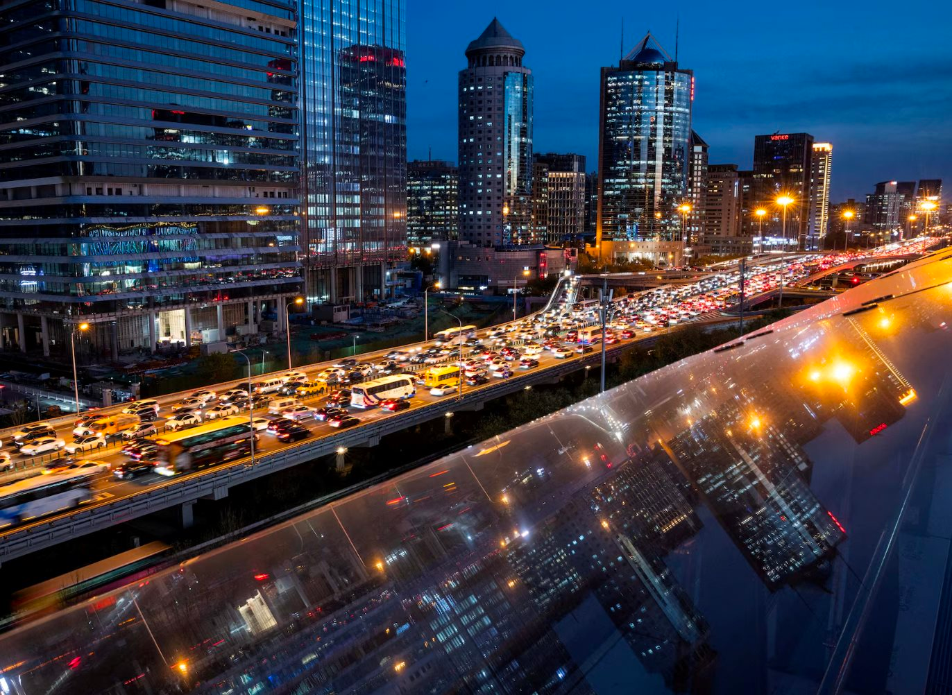 Trụ cột mạnh nhất của kinh tế Trung Quốc chao đảo - Ảnh 1