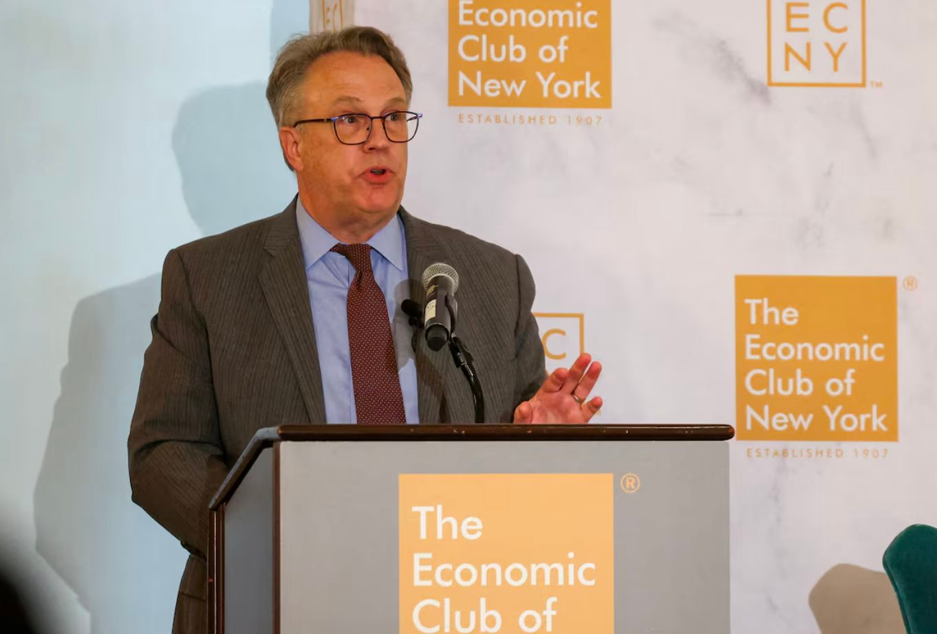 Quan chức có tiếng nói trong Fed tiết lộ khả năng hạ lãi suất trong tháng 1 - Ảnh 1