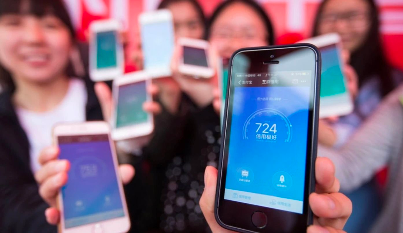 Được khen trên bảng LED hay bị cấm lên tàu cao tốc: Người Trung Quốc phản hồi việc chấm điểm như thế nào? - Ảnh 1