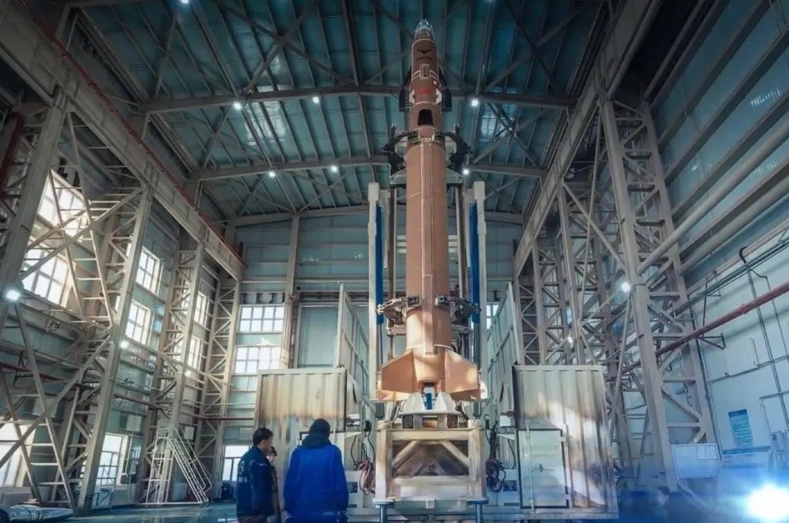 Tên lửa siêu thanh ‘phủ xi măng’ của Trung Quốc: 'Giá cực rẻ', giúp tiểu quốc thách thức siêu cường - Ảnh 1