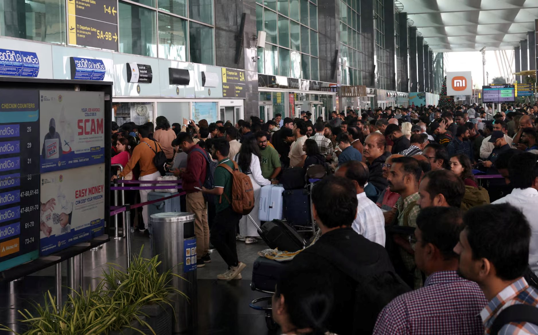 Ngành hàng không Ấn Độ hỗn loạn, 1.000 chuyến bay bị huỷ chỉ trong vài ngày: Điều gì khiến hàng nghìn hành khách mắc kẹt? - Ảnh 3