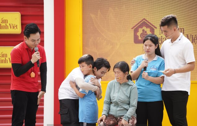 "163 lần khóc" của Phó TGĐ Hoa Sen: Người đàn ông mang tiền của tập đoàn đi "mua nước mắt" mỗi tuần - Ảnh 5