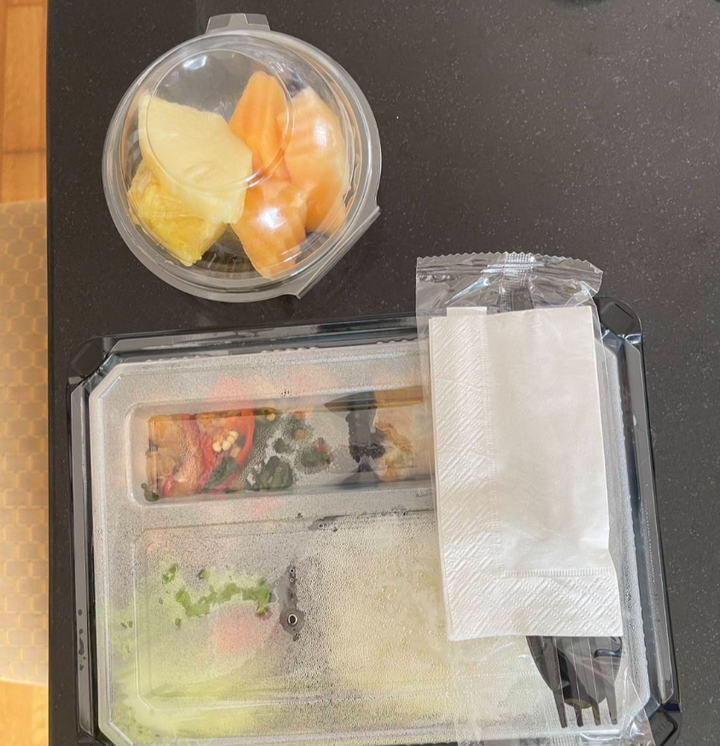 Suất ăn cho VĐV ở SEA Games gây sốc: Giá 200.000 đồng chỉ có cơm hộp - Ảnh 1