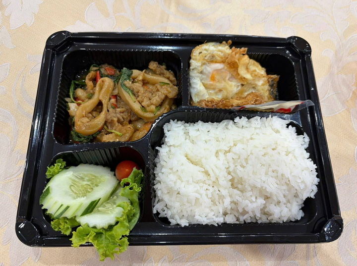 Suất ăn cho VĐV ở SEA Games gây sốc: Giá 200.000 đồng chỉ có cơm hộp - Ảnh 2