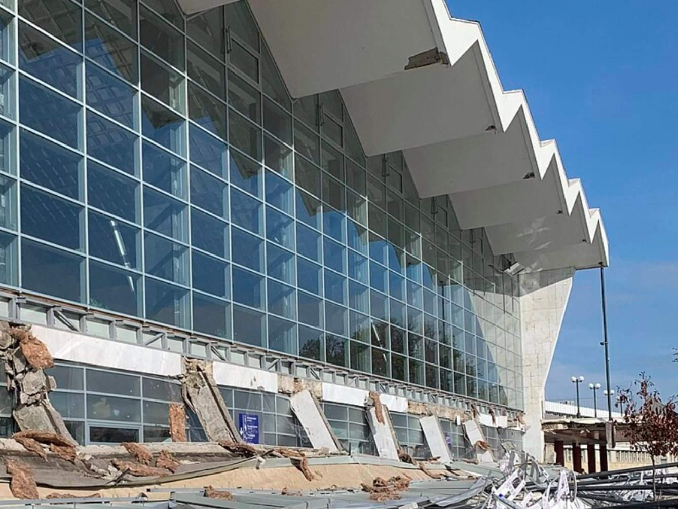 Dự án đường sắt bị tố ‘ăn chênh’ hơn 1.800 tỷ đồng nhưng mái ga đổ sập chỉ sau 3 năm xây dựng: Bê bối tồi tệ khiến loạt quan chức ở quốc gia này vướng vòng lao lý - Ảnh 2