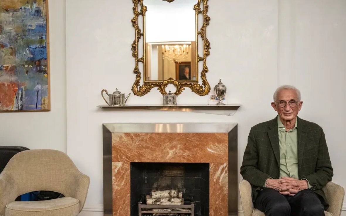 Cụ ông bị lừa chuyển khoản 2,2 tỷ đồng sau khi tải một ứng dụng - Ảnh 2