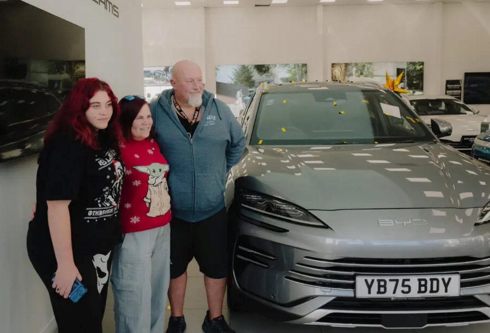 Xe điện Trung Quốc đang xâm chiếm nước Anh: Giá rẻ, không bị áp thuế, các showroom lãi đậm vì khách hàng yêu BYD, Geely - Ảnh 1