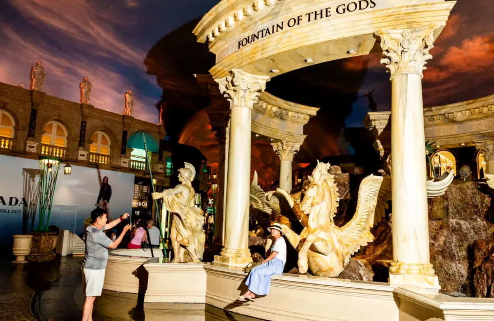 'Mùa đông' của ngành công nghiệp du lịch Mỹ: Mất trắng 4,5 triệu lượt khách quốc tế, World Cup cũng không thể cứu vãn - Ảnh 2