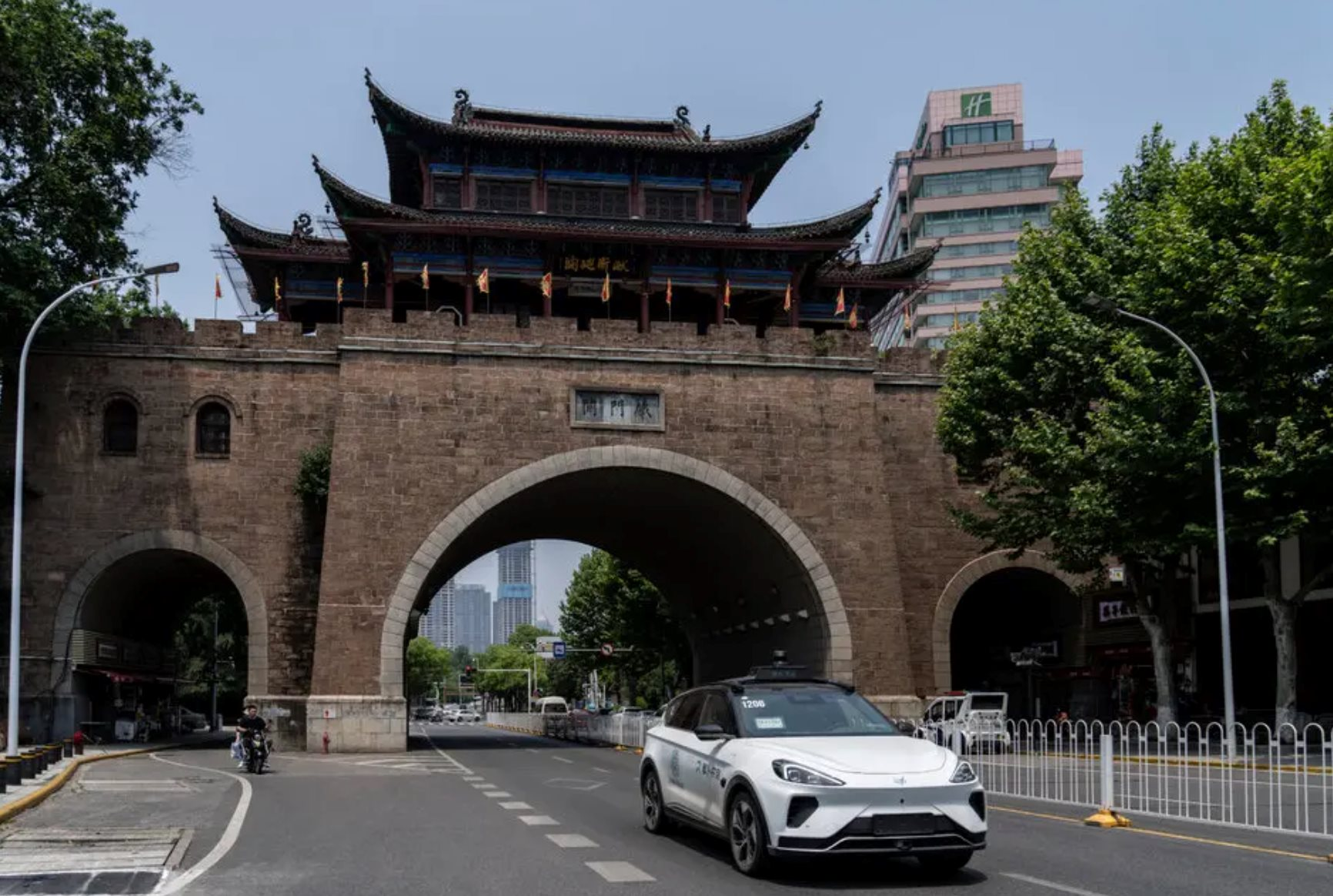 Dấu chấm hết của xe tự lái: Trung Quốc hoãn kế hoạch sản xuất hàng loạt, chỉ 2 trên 9 hãng xe được cấp phép tiếp tục thử nghiệm - Ảnh 2