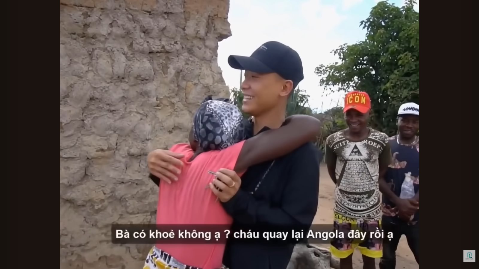 Động thái lạ của kênh Quang Linh Vlogs - Ảnh 2