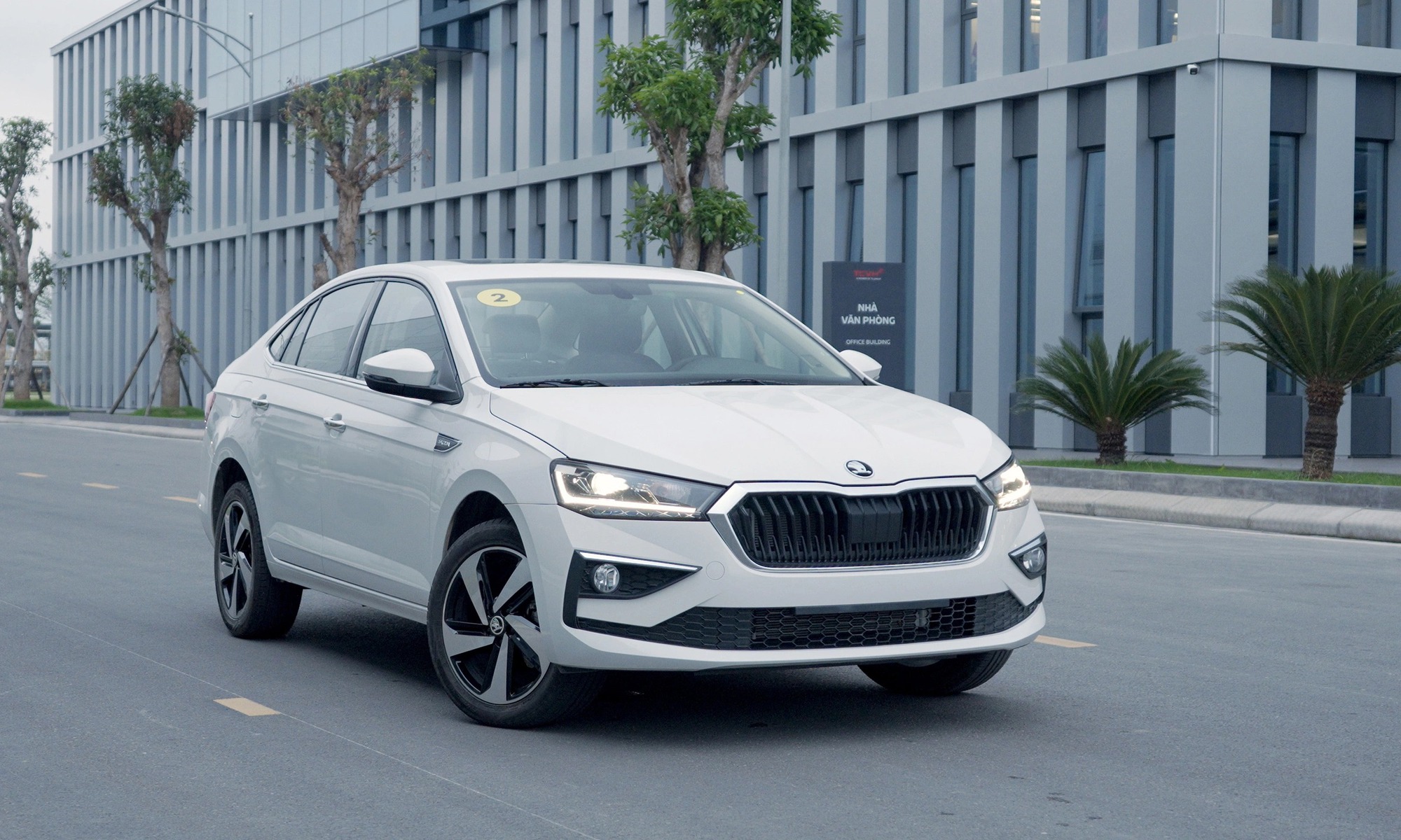 Các mẫu xe năng lượng mới thắng lớn ở Car Award 2025 - Ảnh 1