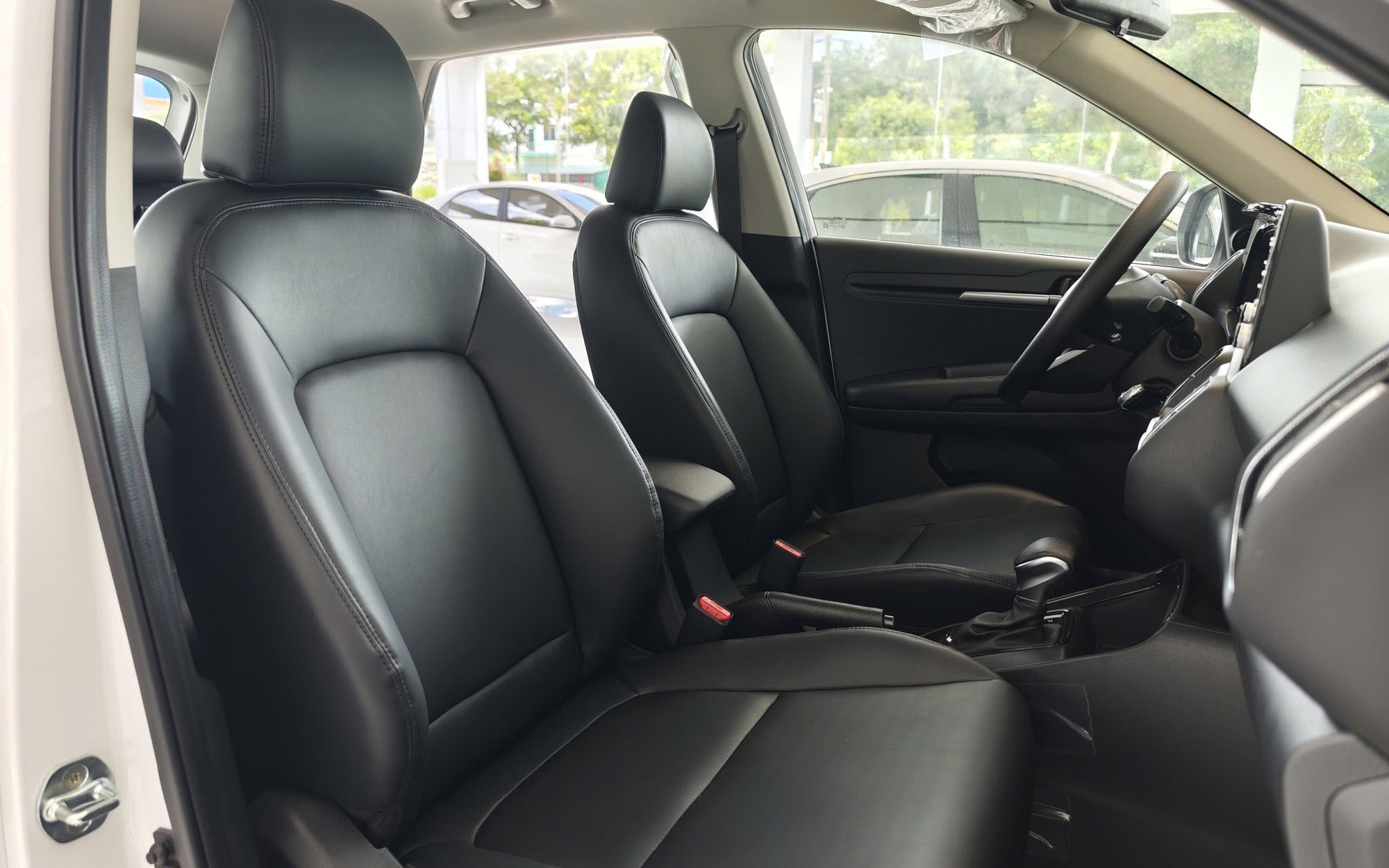 Cắt trang bị để thêm bản ‘giá rẻ’ - Chiến lược ‘câu khách’ mới của nhiều mẫu xe tại Việt Nam năm nay - Ảnh 8